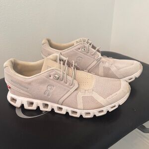 On Cloud Light Beige Sneakers like new Slip Ons